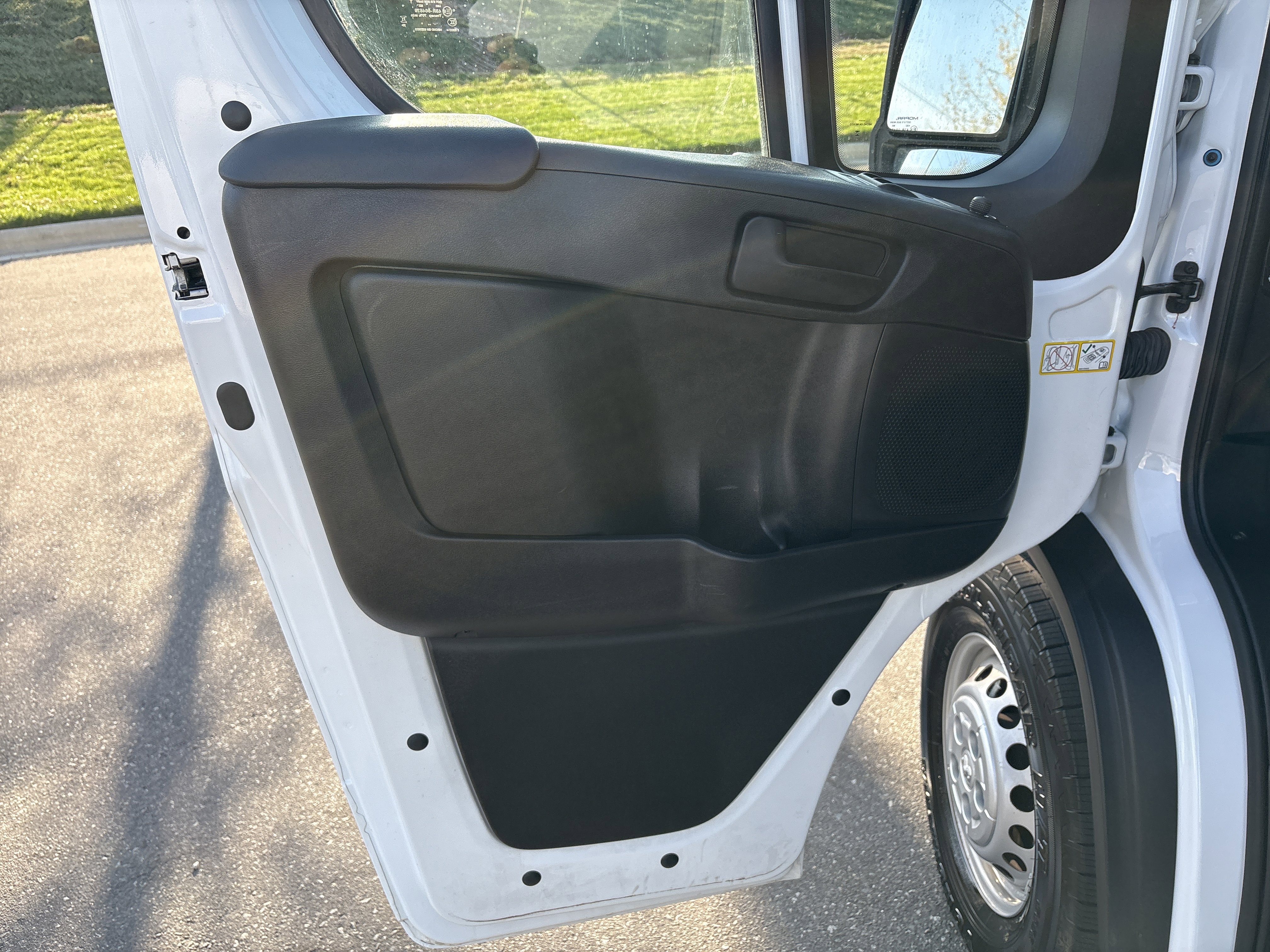 Used 2024 RAM ProMaster 2500 w/ Premium Convenience Group image 14