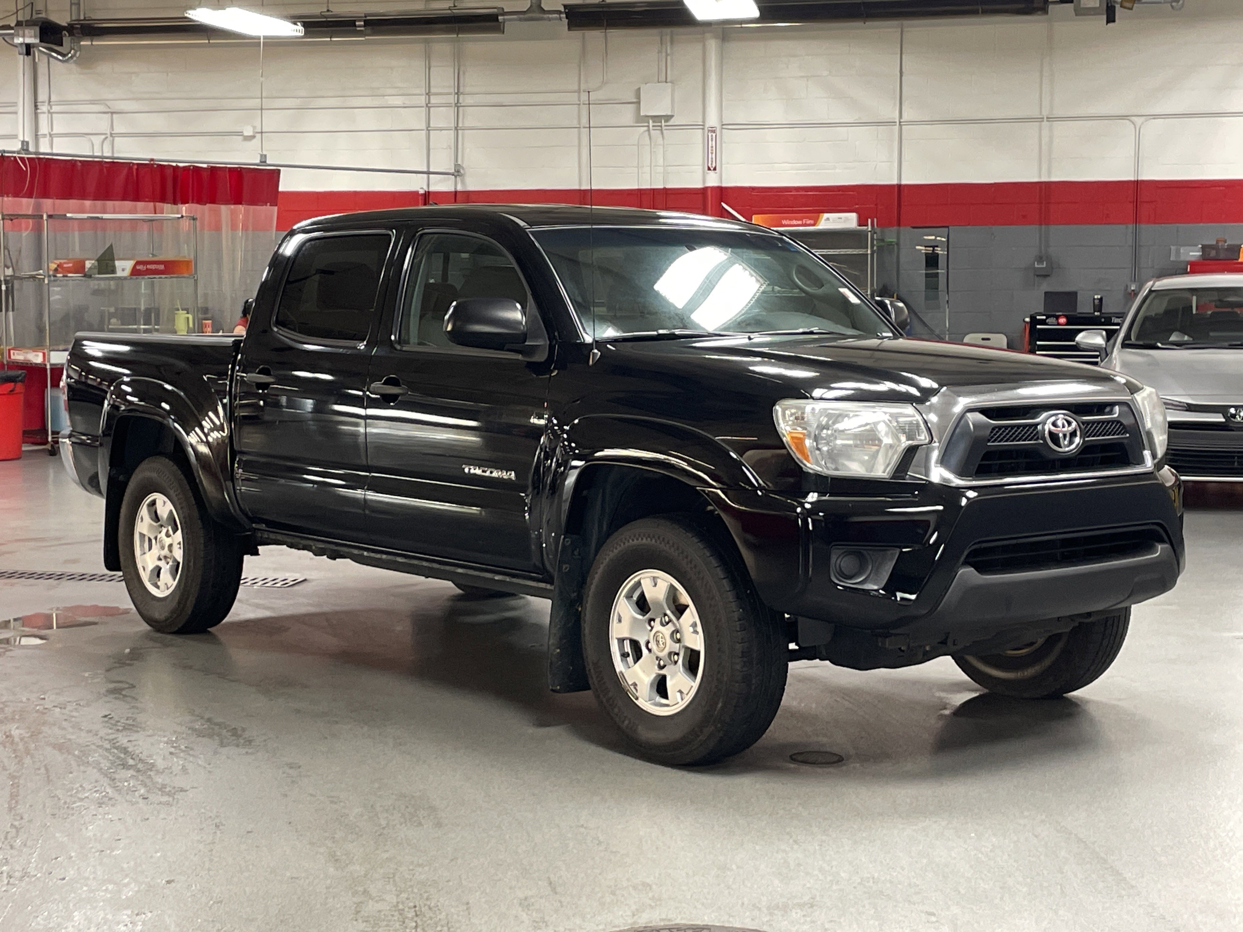 Used 2014 Toyota Tacoma PreRunner w/ SR5 Package image 2