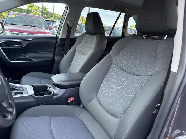 Used 2022 Toyota RAV4 XLE AWD/4WD image 19