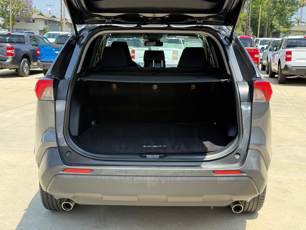 Used 2019 Toyota RAV4 LE w/ Carpet Mat Package FWD image 16