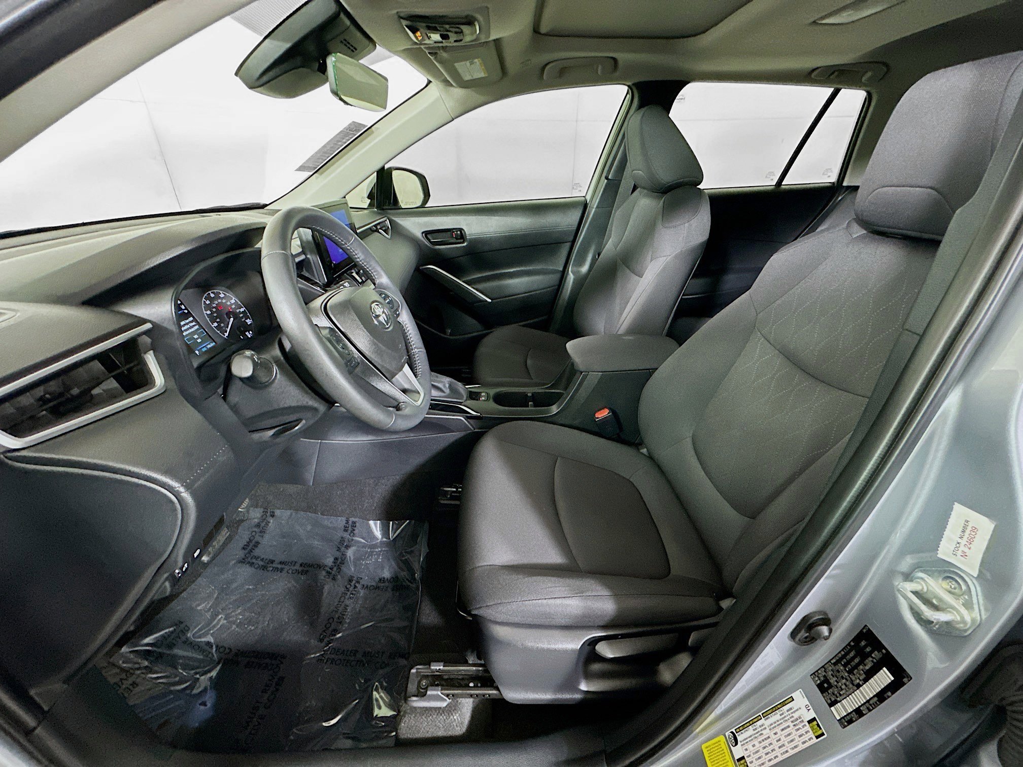 Used 2024 Toyota Corolla Cross LE w/ Moonroof Package image 12