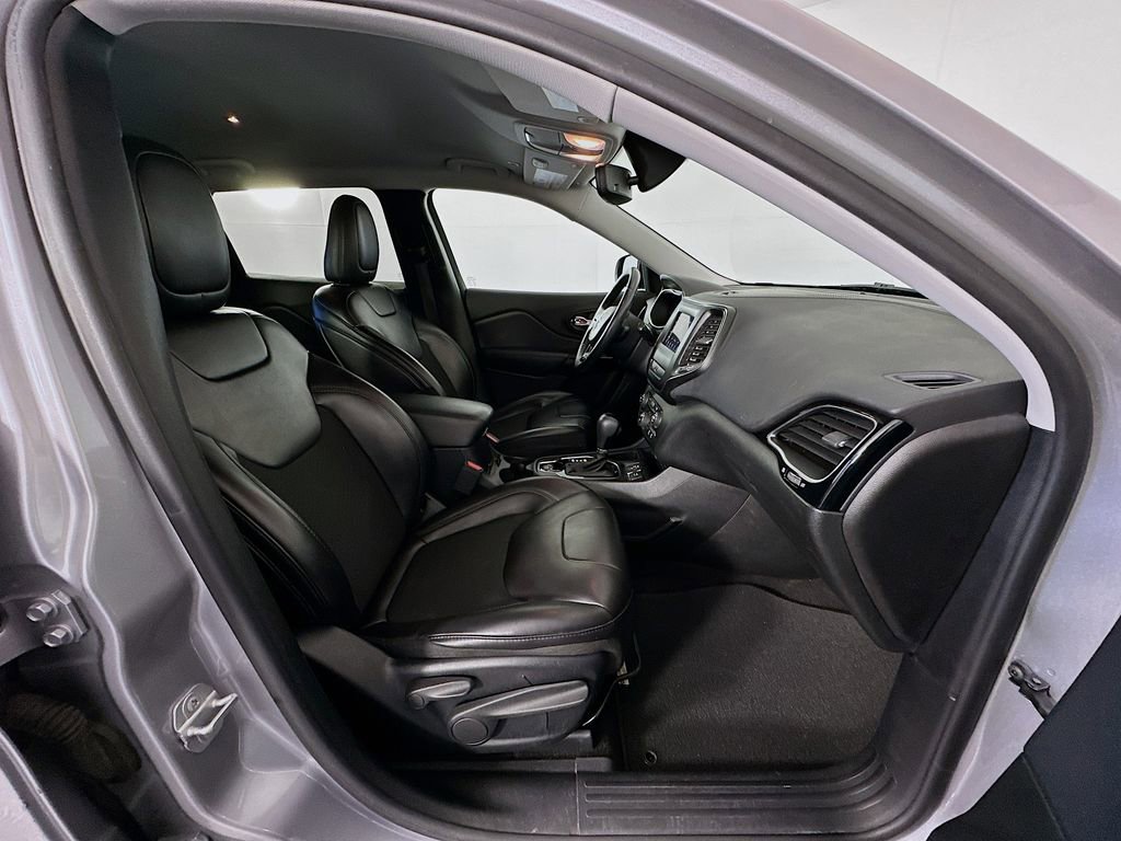 Used 2019 Jeep Cherokee Latitude Plus image 27