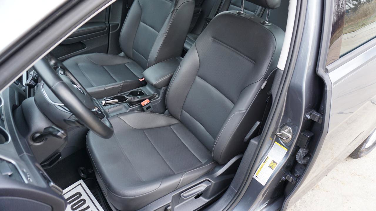 Used 2015 Volkswagen Golf S FWD image 19
