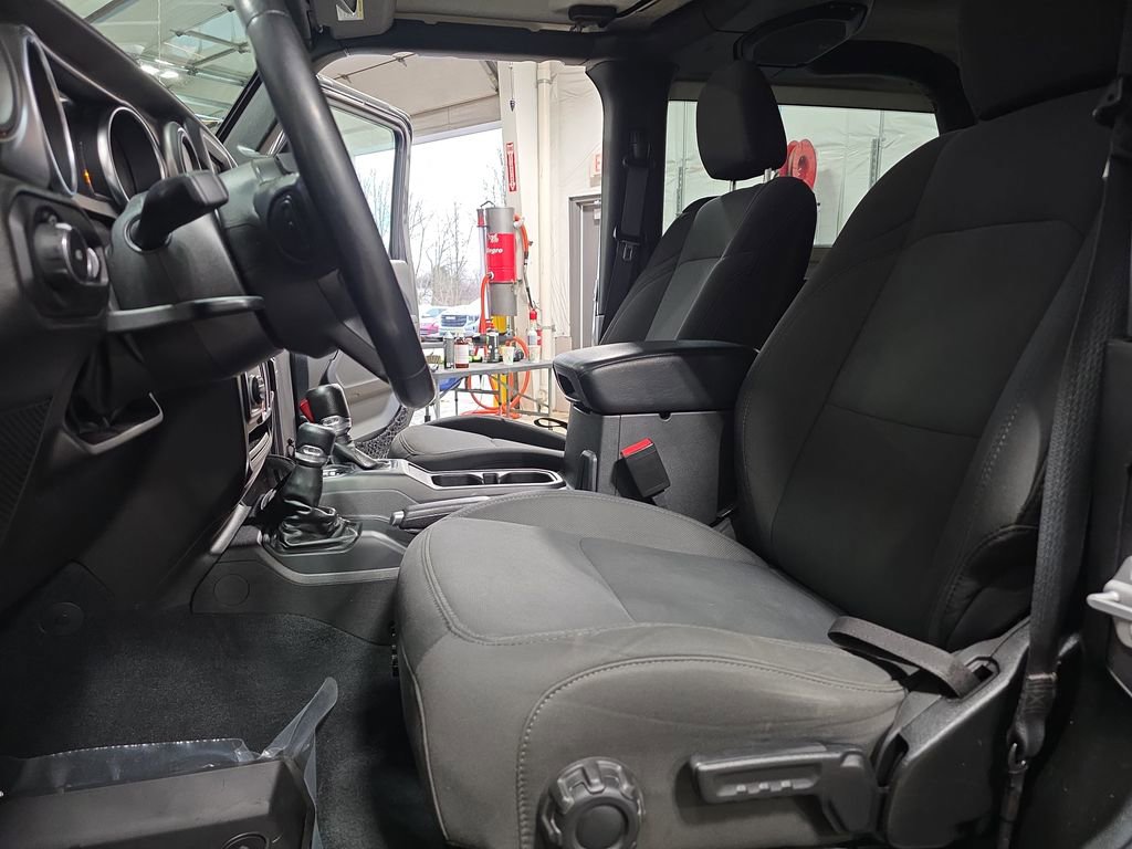 Used 2022 Jeep Wrangler Willys image 14