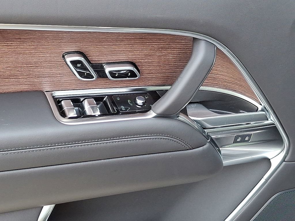 New 2025 Land Rover Range Rover SE image 8