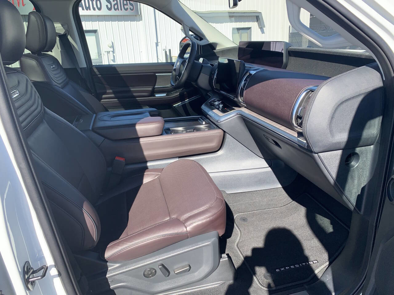 Used 2025 Ford Expedition Platinum w/ Platinum Ultimate Package image 27