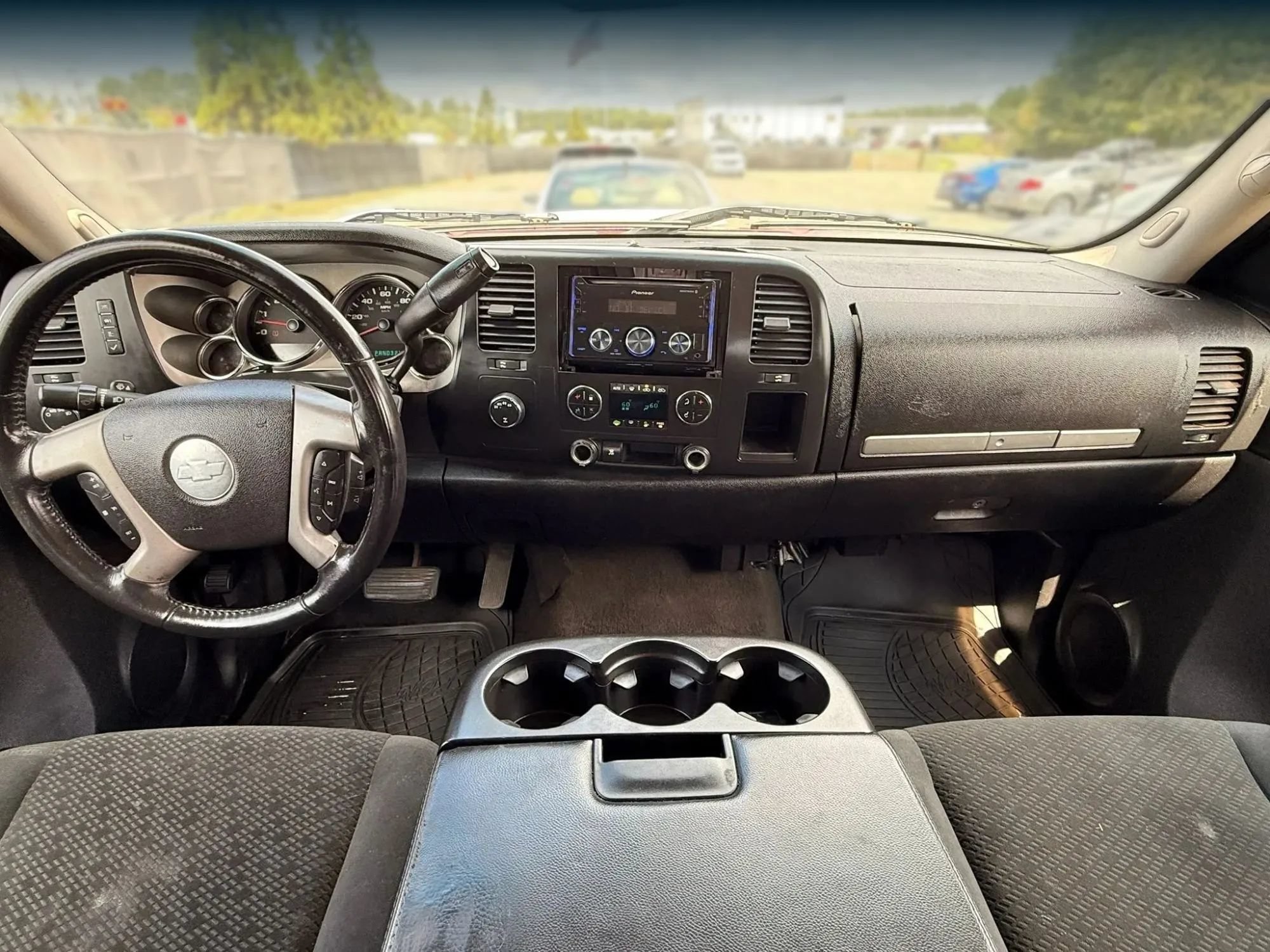 Used 2007 Chevrolet Silverado 1500 LT w/ 1LT Convenience Package AWD/4WD image 3