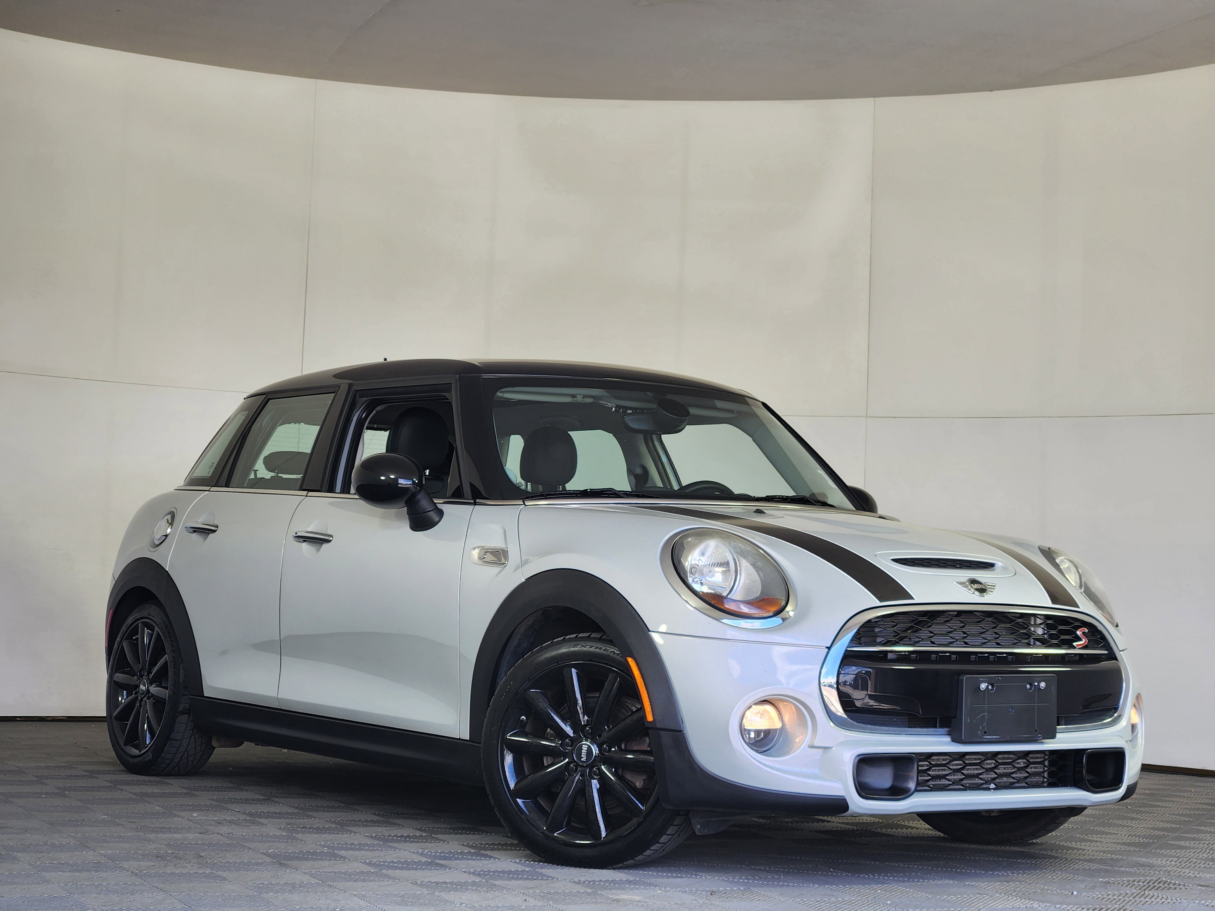 Used 2016 MINI Cooper S FWD image 1