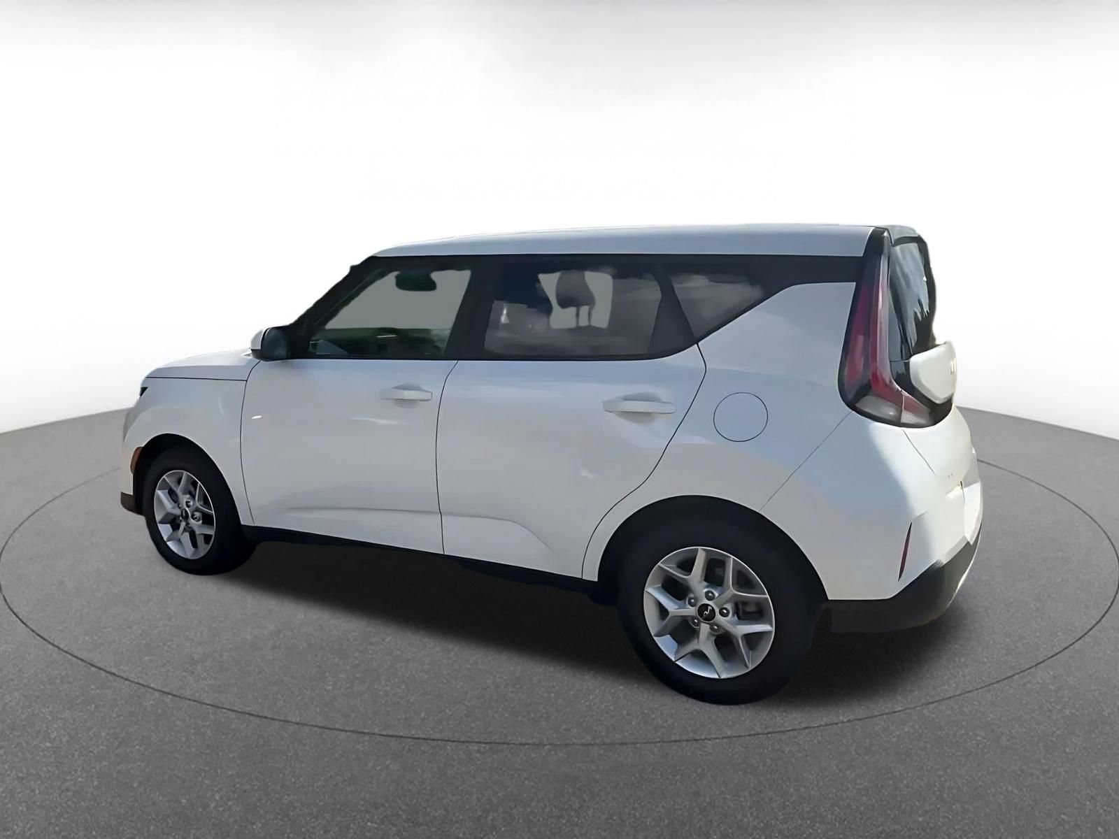 Used 2025 Kia Soul LX w/ LX Technology Package FWD image 10