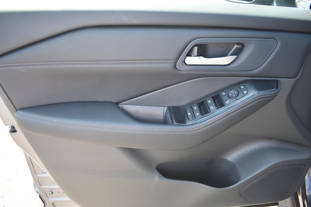 New 2026 Nissan Rogue Dark Armor AWD/4WD image 12