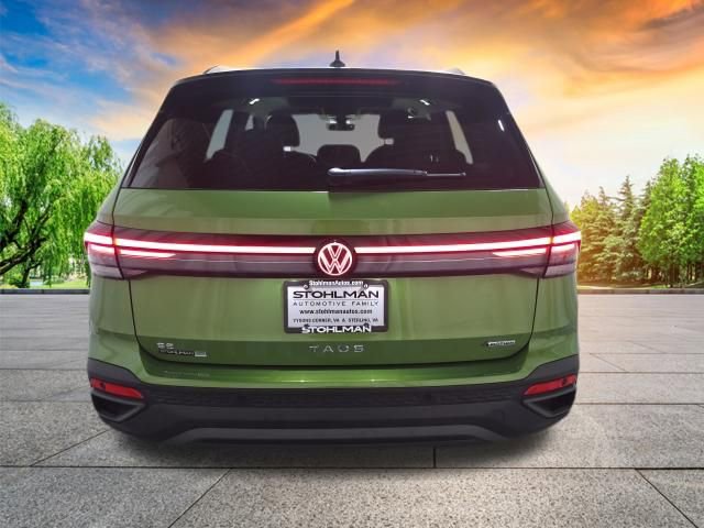 Used 2025 Volkswagen Taos SE AWD/4WD image 5