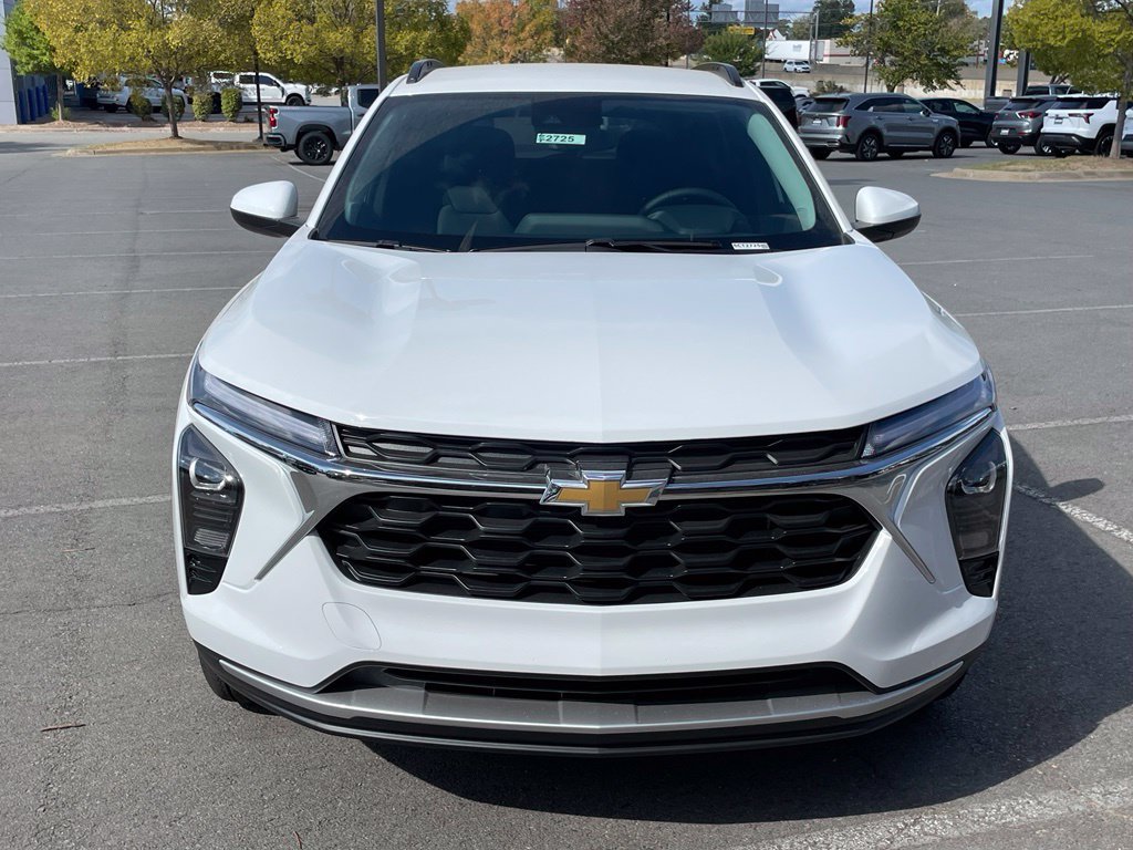 New 2026 Chevrolet Trax LT w/ LT Convenience Package FWD image 2