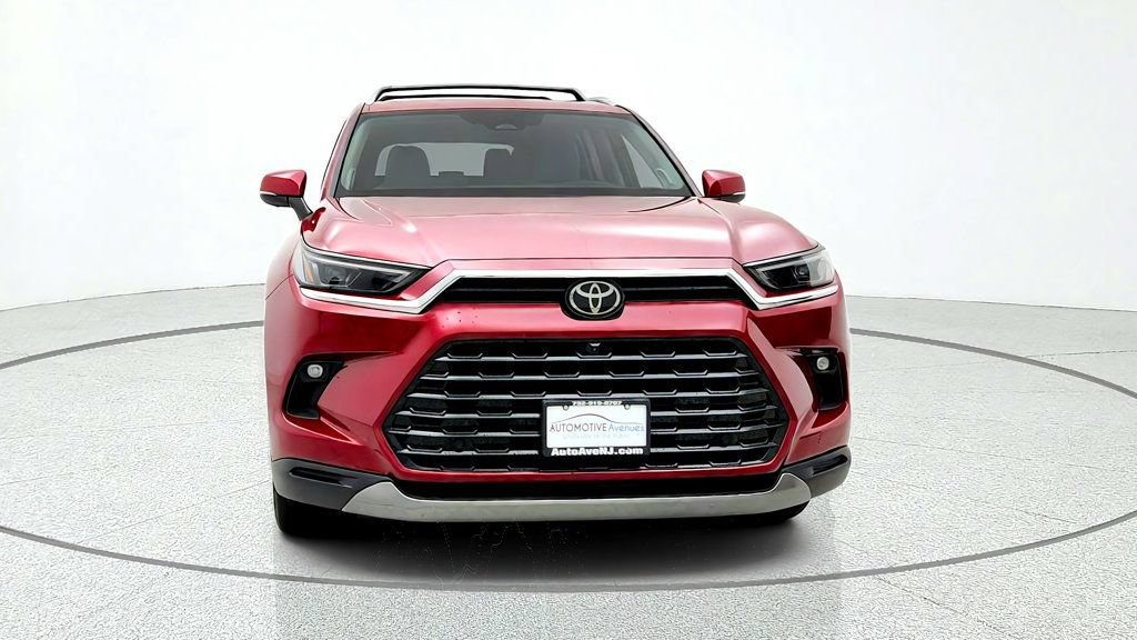 Used 2024 Toyota Grand Highlander AWD image 2