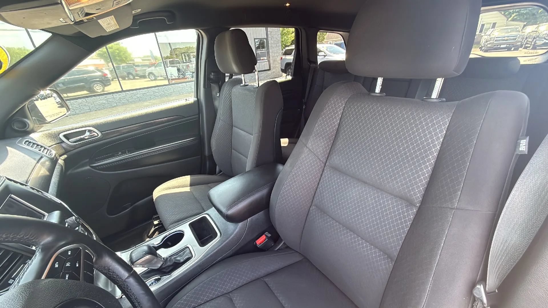 Used 2018 Jeep Grand Cherokee Laredo AWD/4WD image 16