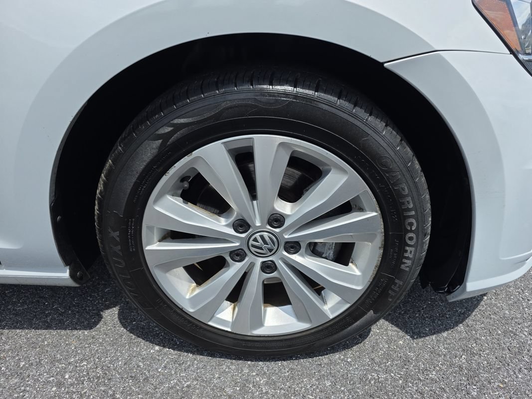 Used 2020 Volkswagen Golf 4-Door FWD image 33