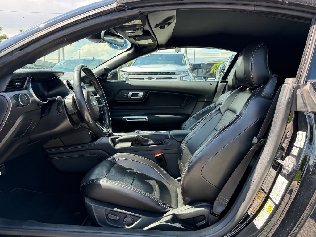 Used 2020 Ford Mustang Convertible RWD image 10