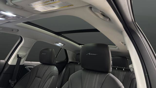 Used 2025 Buick Envision Avenir AWD/4WD image 12