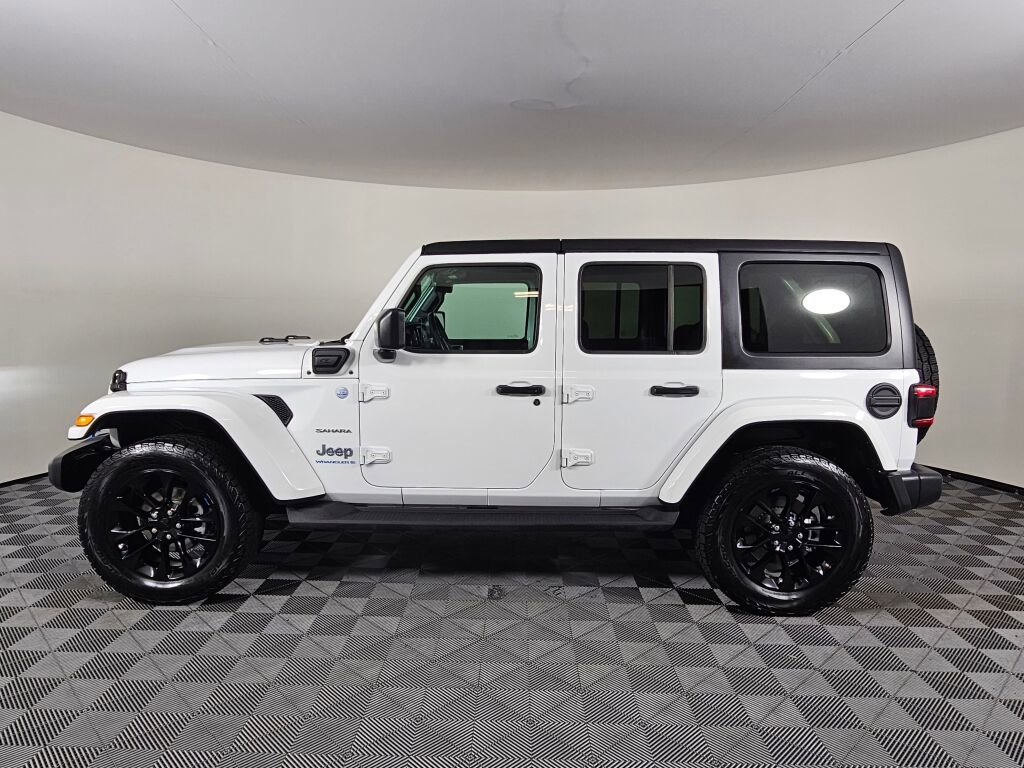 Used 2023 Jeep Wrangler Unlimited Sahara w/ Cold Weather Group AWD/4WD image 6