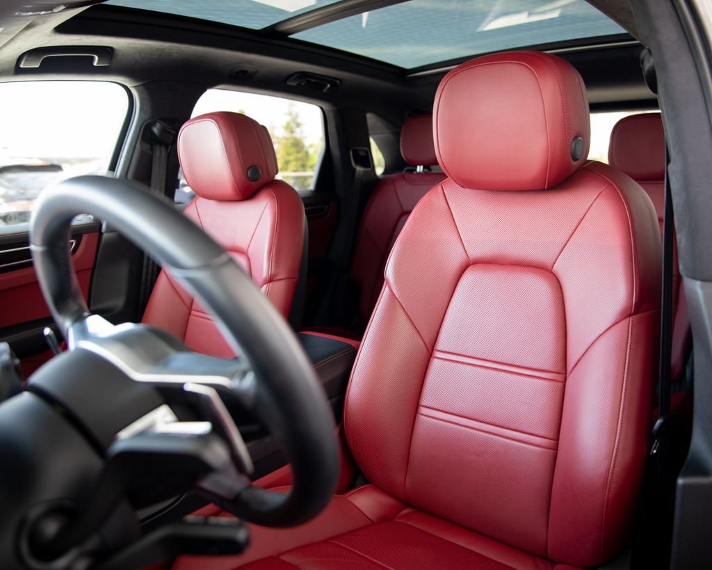 Certified 2023 Porsche Cayenne GTS AWD/4WD image 5