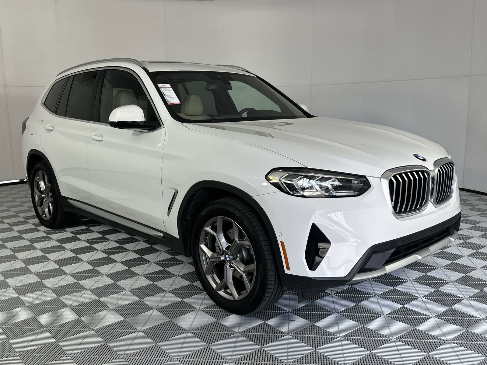 Used 2023 BMW X3 sDrive30i w/ Convenience Package RWD image 2