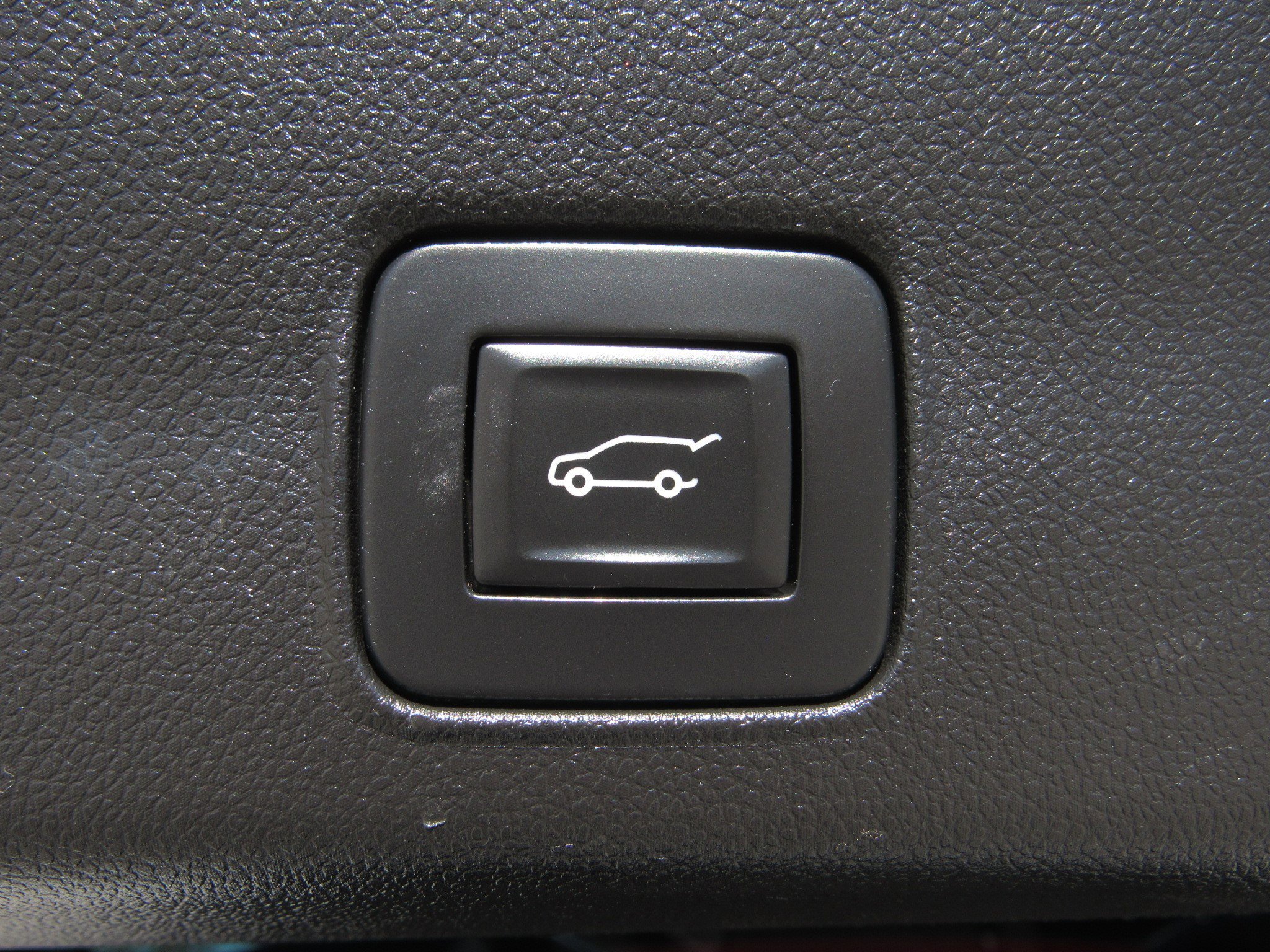 Used 2023 Chevrolet TrailBlazer RS w/ Sun and Liftgate Package image 14