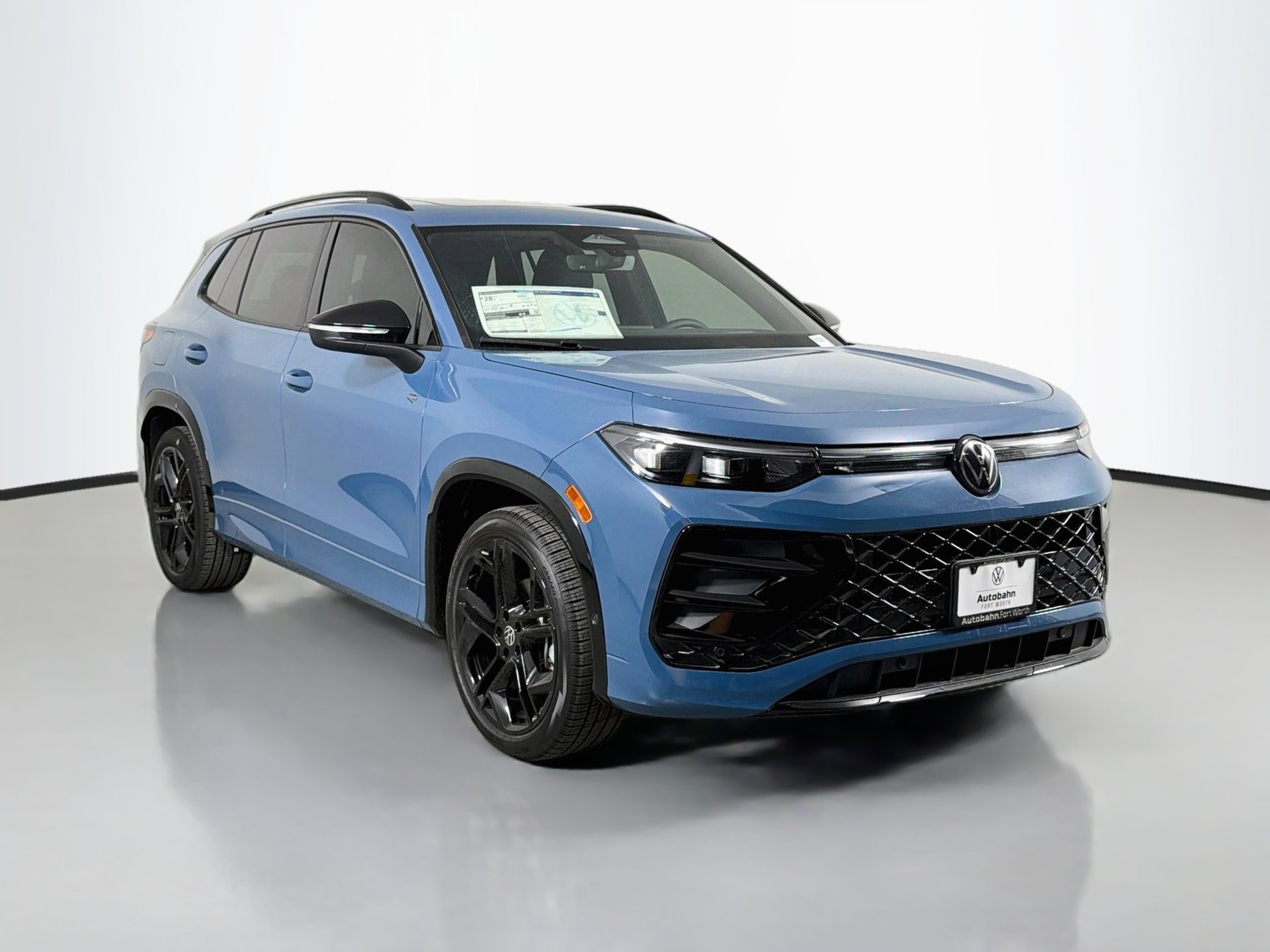 New 2026 Volkswagen Tiguan SE R-Line FWD image 3