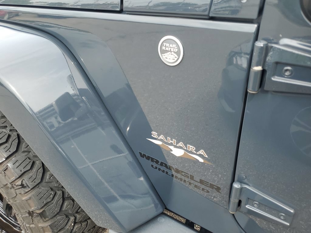 Used 2016 Jeep Wrangler Unlimited Sahara w/ Connectivity Group AWD/4WD image 25