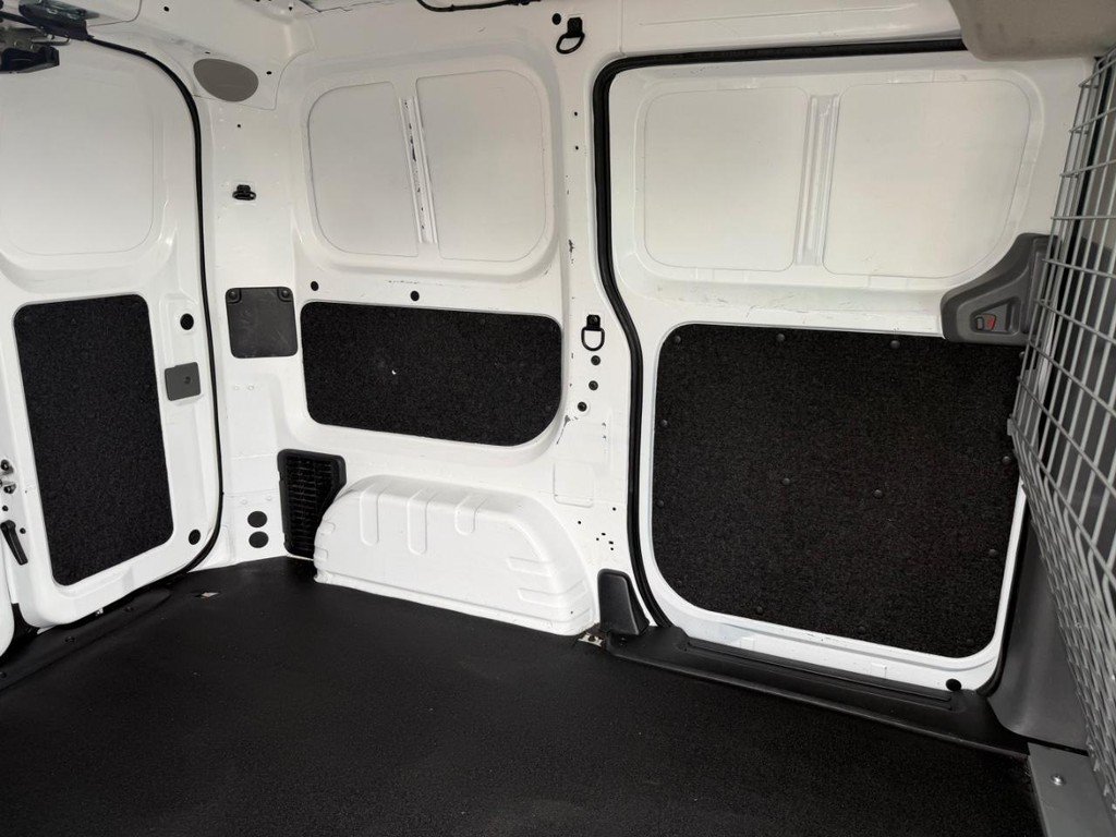 Used 2020 Nissan NV200 S FWD image 19