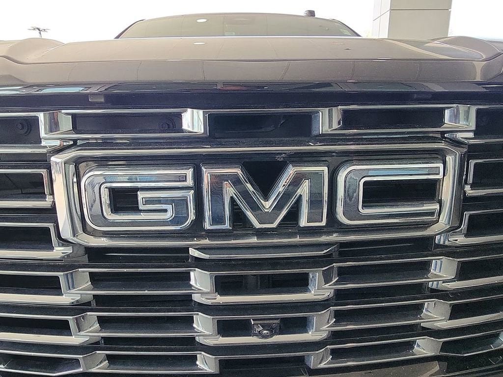 Certified 2025 GMC Yukon Denali Ultimate AWD/4WD image 31