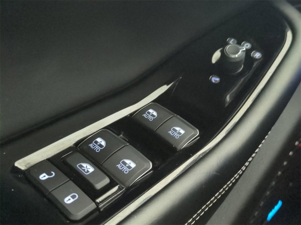 Used 2022 Jeep Grand Cherokee Overland w/ Advanced Protech Group III image 31