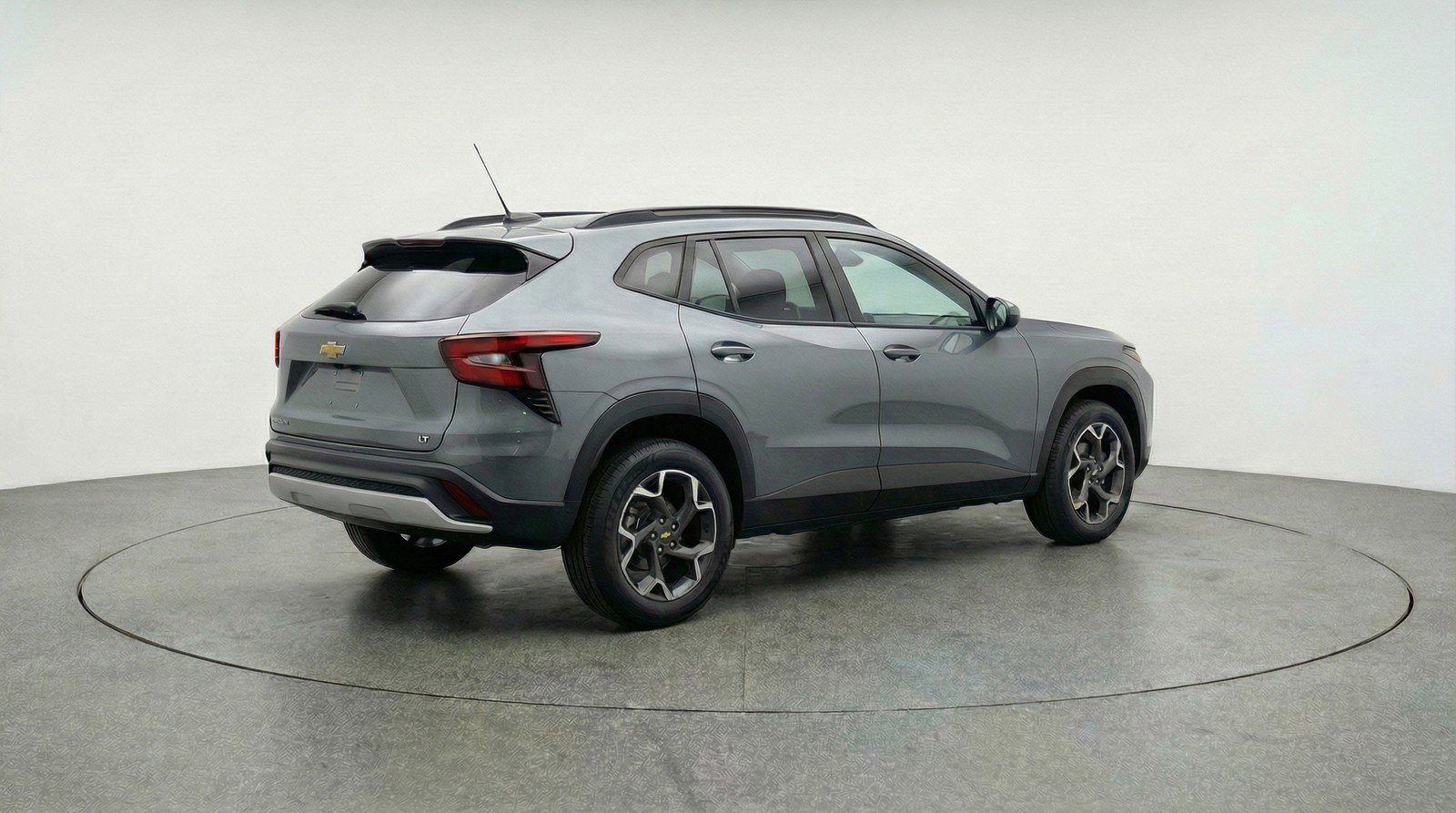 Used 2025 Chevrolet Trax LT FWD image 9
