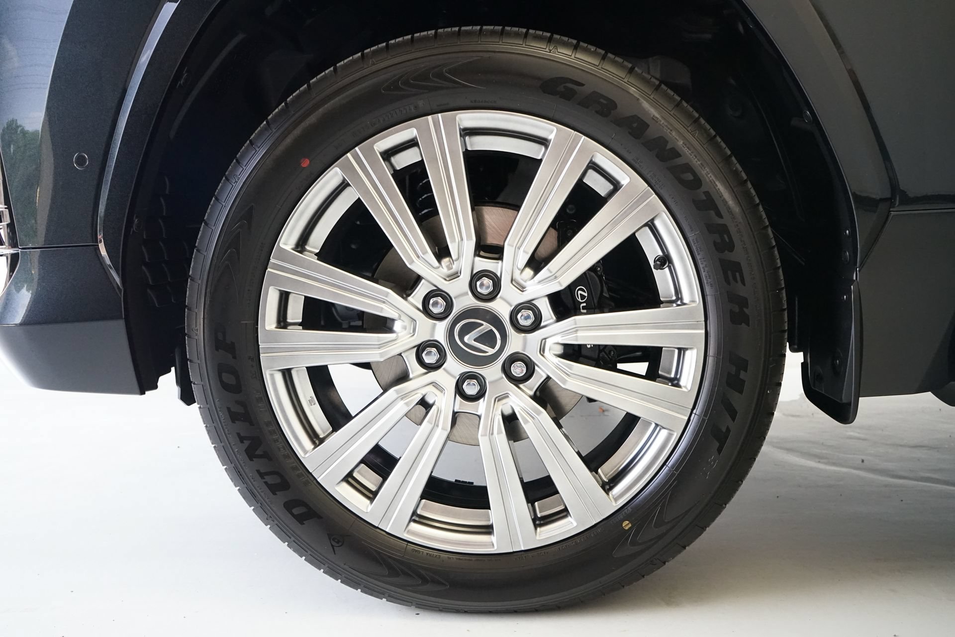 Used 2026 Lexus LX 700h Ultra Luxury w/ Accessory Package (Z1) AWD/4WD image 39