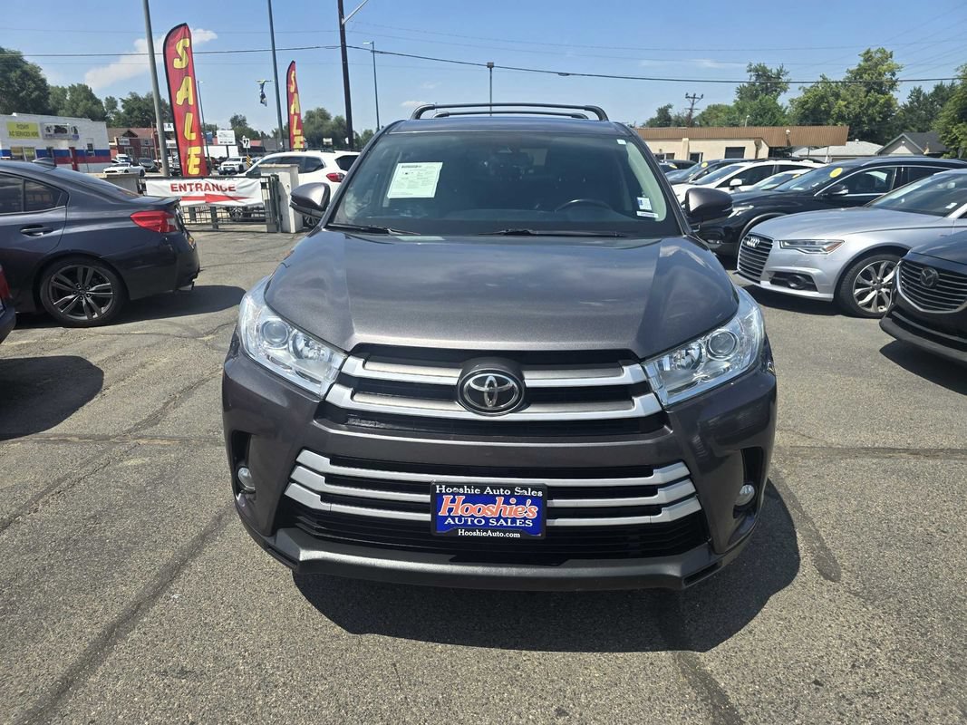 Used 2017 Toyota Highlander LE AWD/4WD image 3