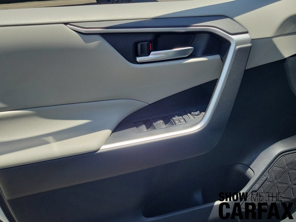 Used 2019 Toyota RAV4 XLE AWD/4WD image 20