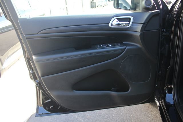 Used 2020 Jeep Grand Cherokee Altitude AWD/4WD image 19
