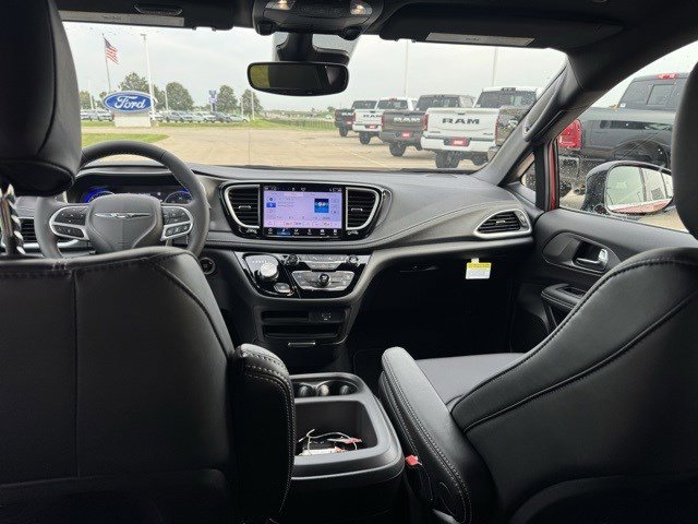 New 2026 Chrysler Pacifica Select image 34