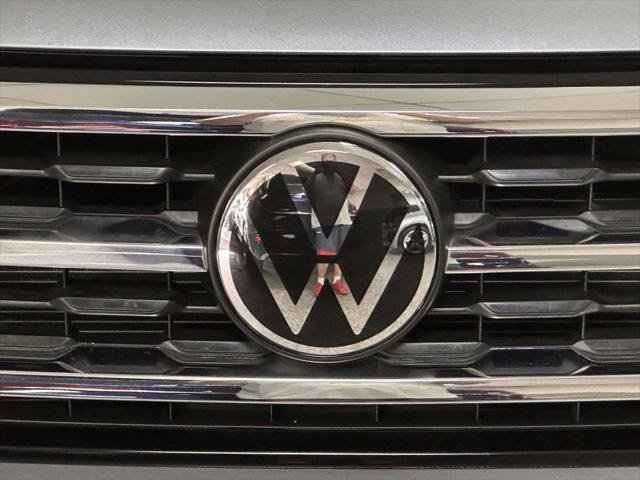 Used 2023 Volkswagen Atlas Cross Sport SE w/ Black Wheel Package AWD/4WD image 7