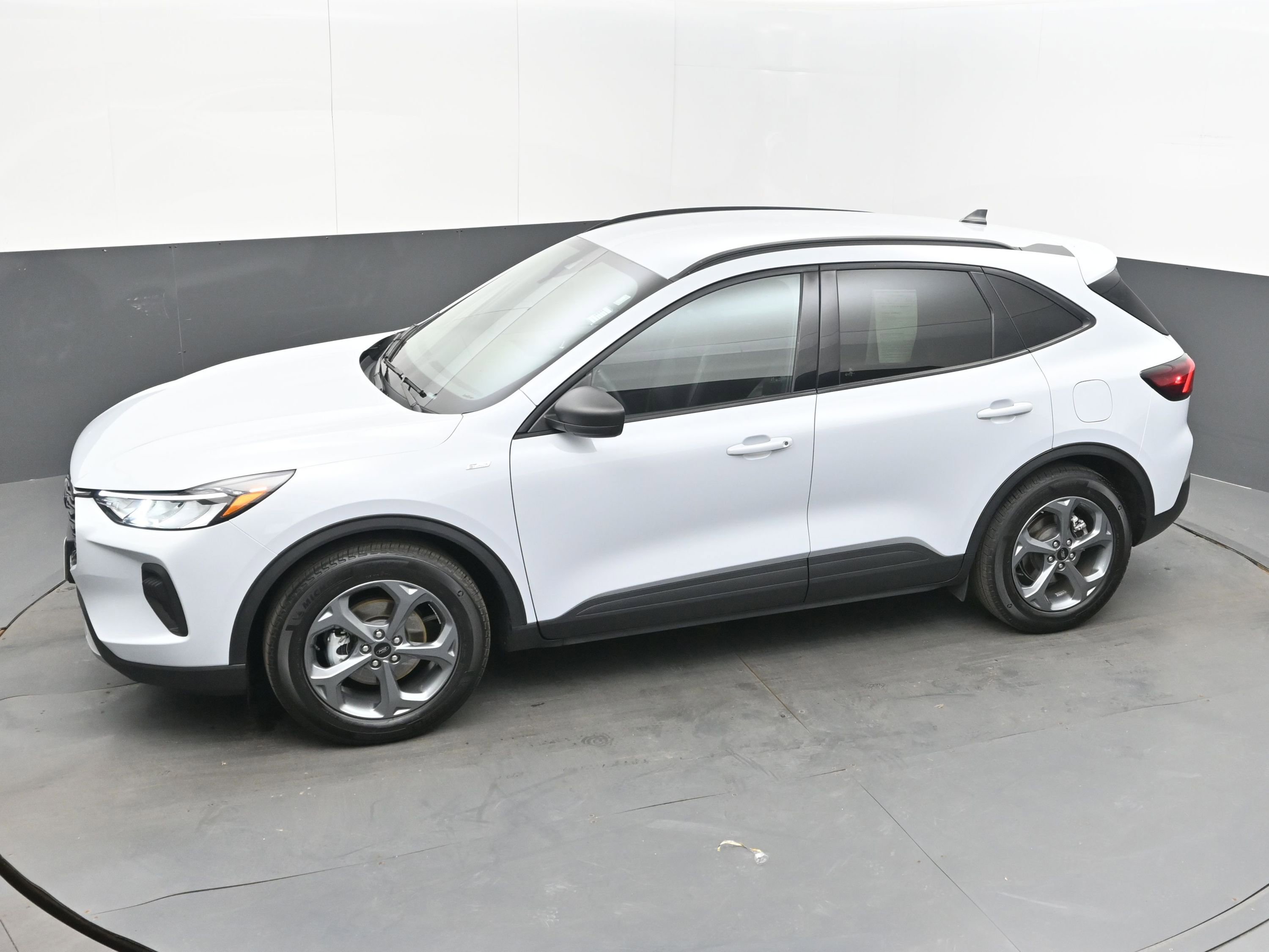 Used 2025 Ford Escape ST-Line image 32