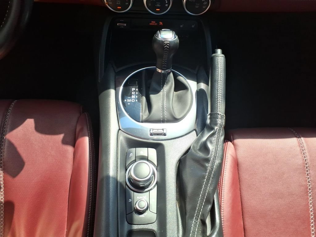 Used 2020 MAZDA MX-5 Miata RF Grand Touring RWD image 24