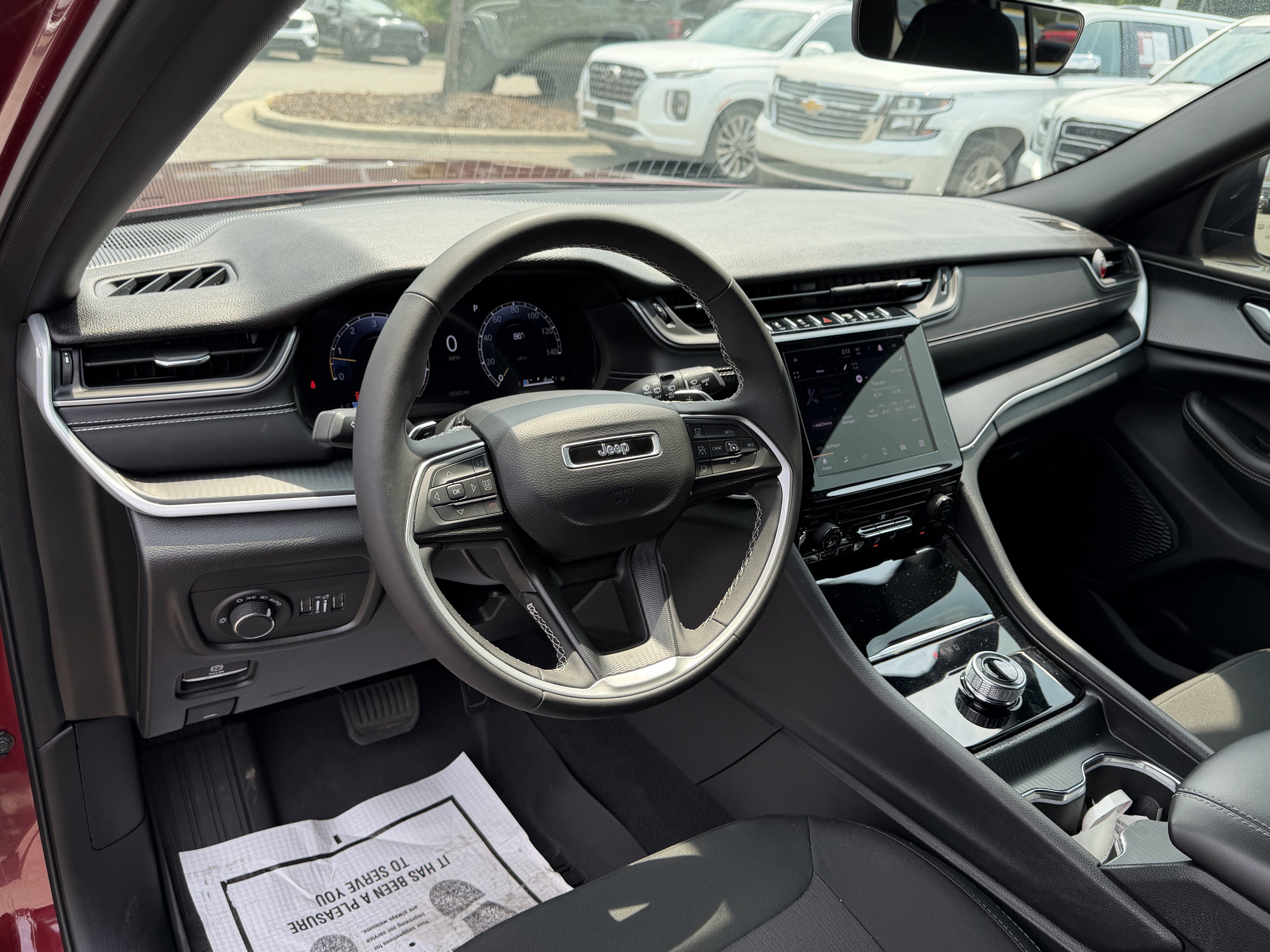 Used 2025 Jeep Grand Cherokee L Laredo RWD image 11
