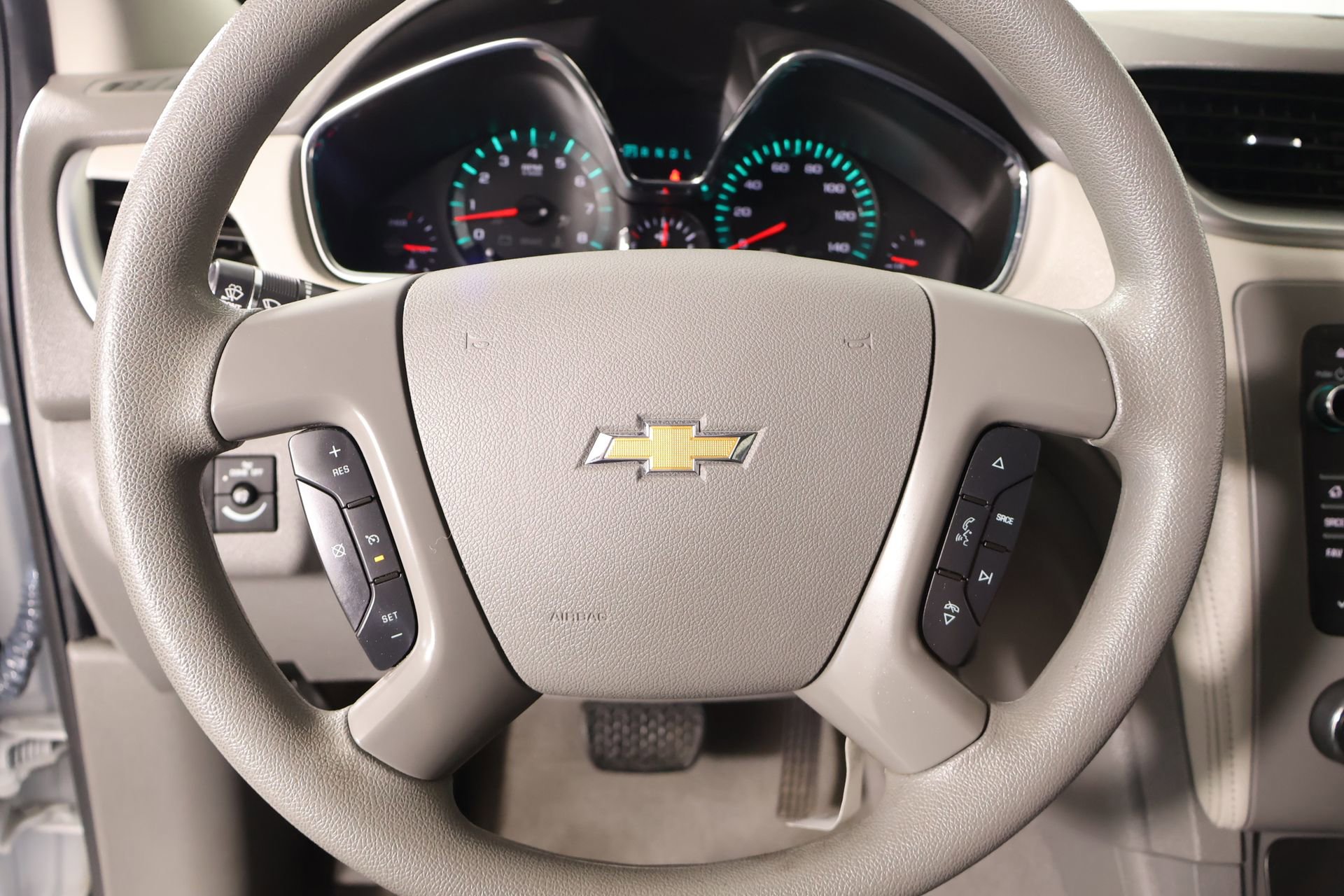 Used 2017 Chevrolet Traverse LS FWD image 3