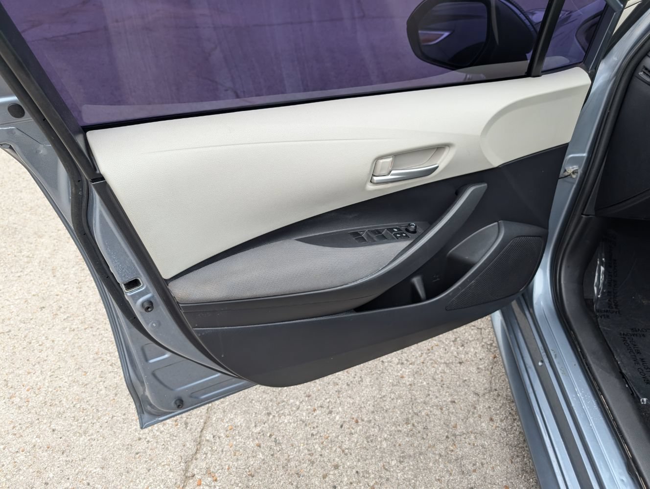 Used 2020 Toyota Corolla LE FWD image 11