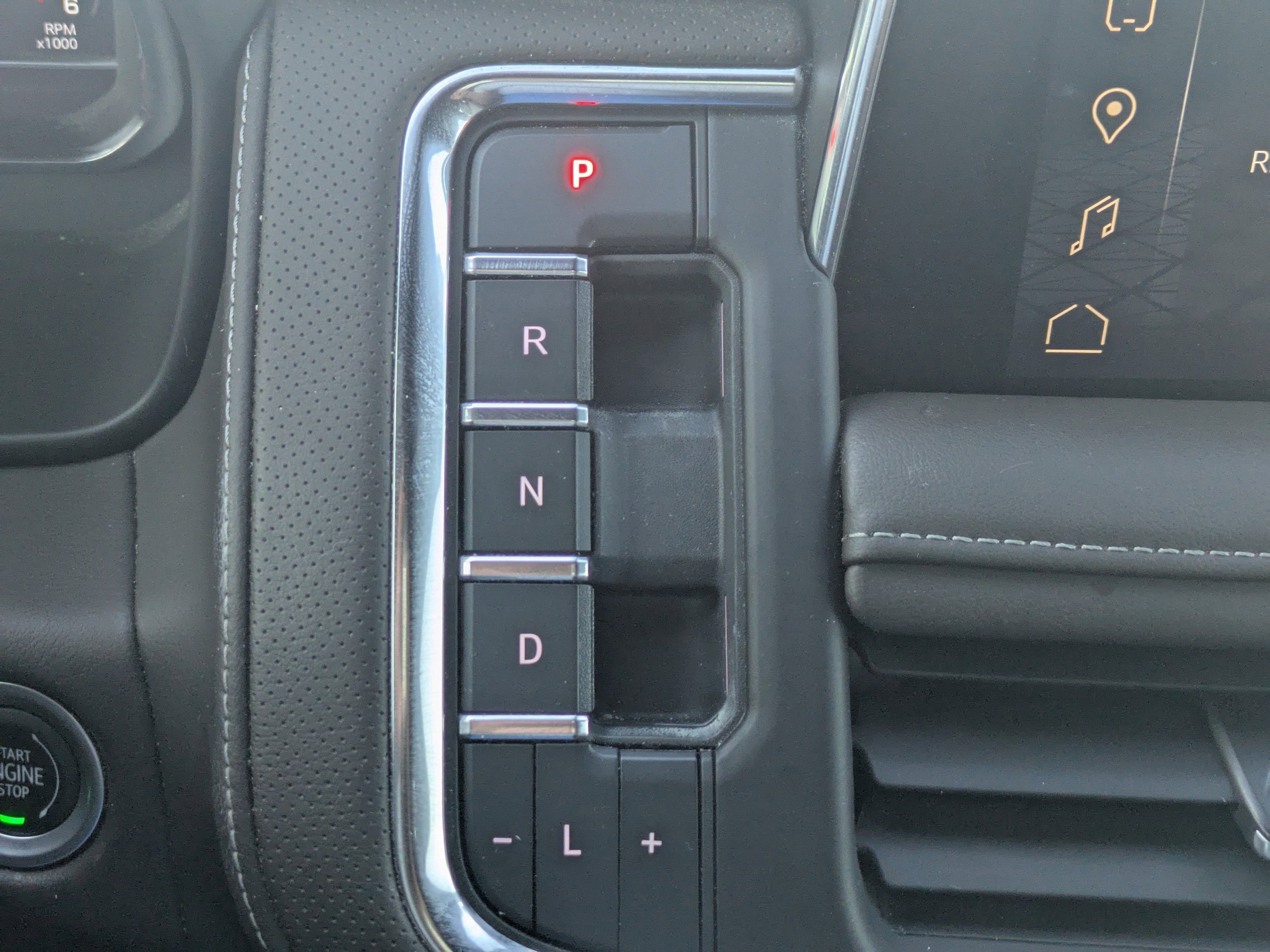 Used 2022 GMC Yukon SLT w/ SLT Premium Package image 18