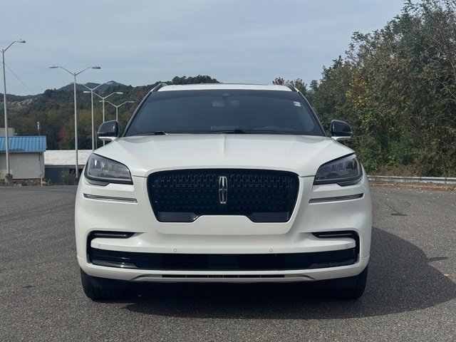 Used 2023 Lincoln Aviator Reserve w/ Equipment Group 201A AWD/4WD image 2