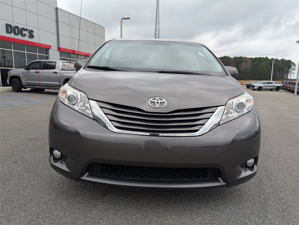 Used 2013 Toyota Sienna XLE image 7