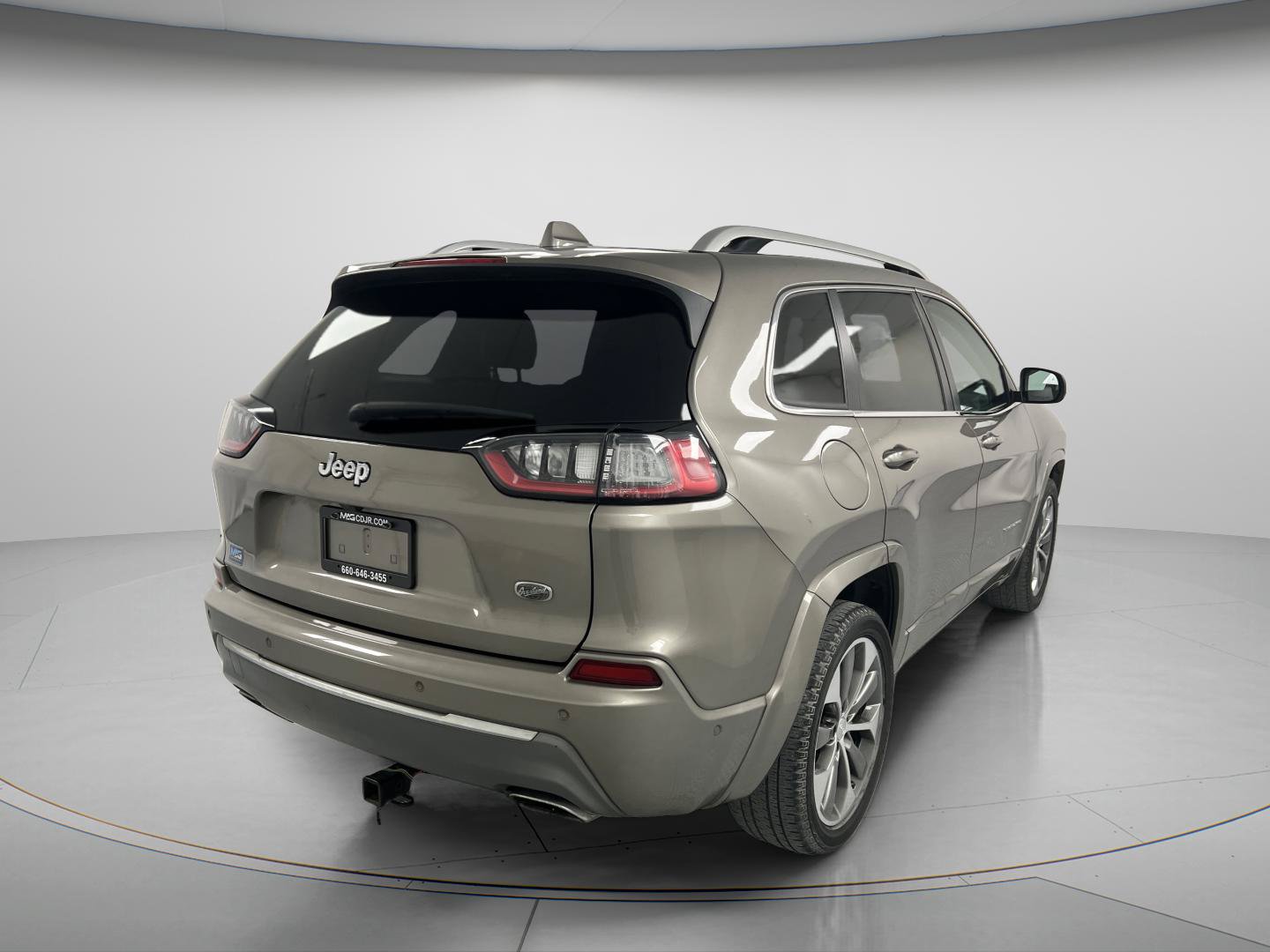 Used 2019 Jeep Cherokee Overland w/ Technology Group FWD image 8