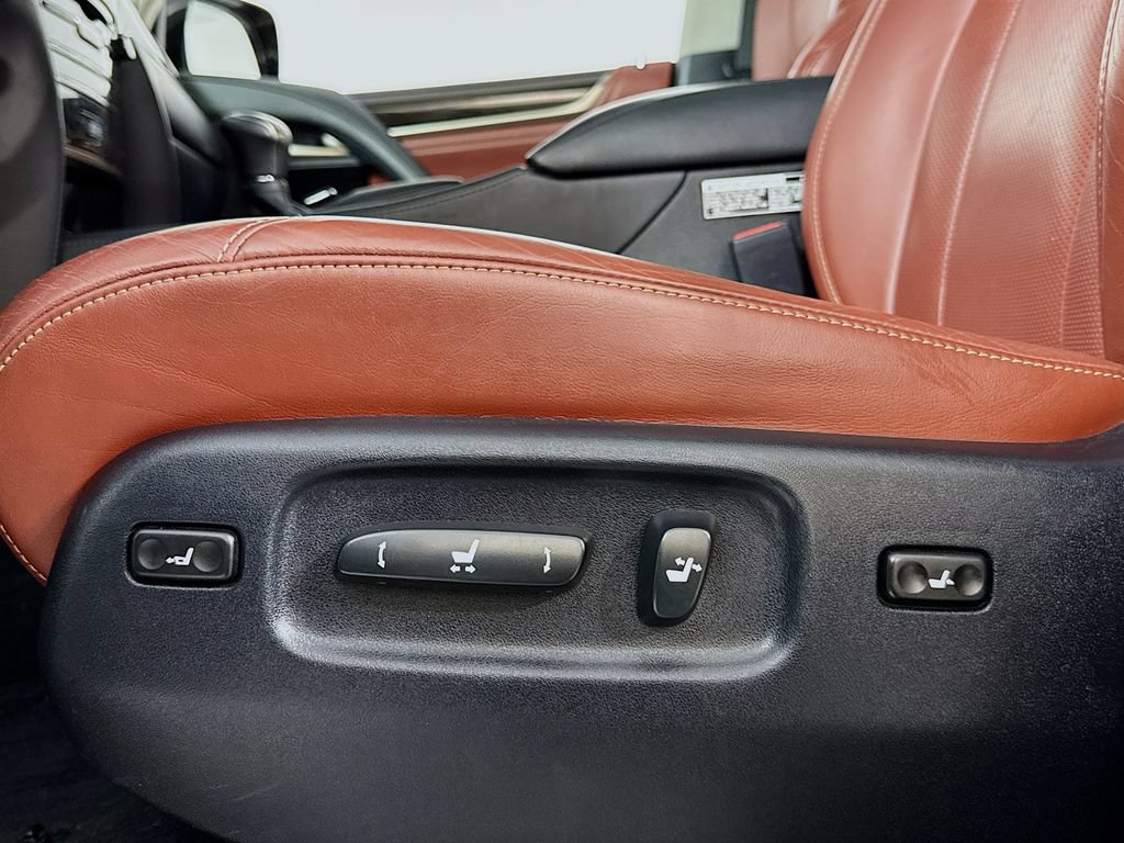 Used 2018 Lexus LX 570 4WD w/ Luxury Package image 21