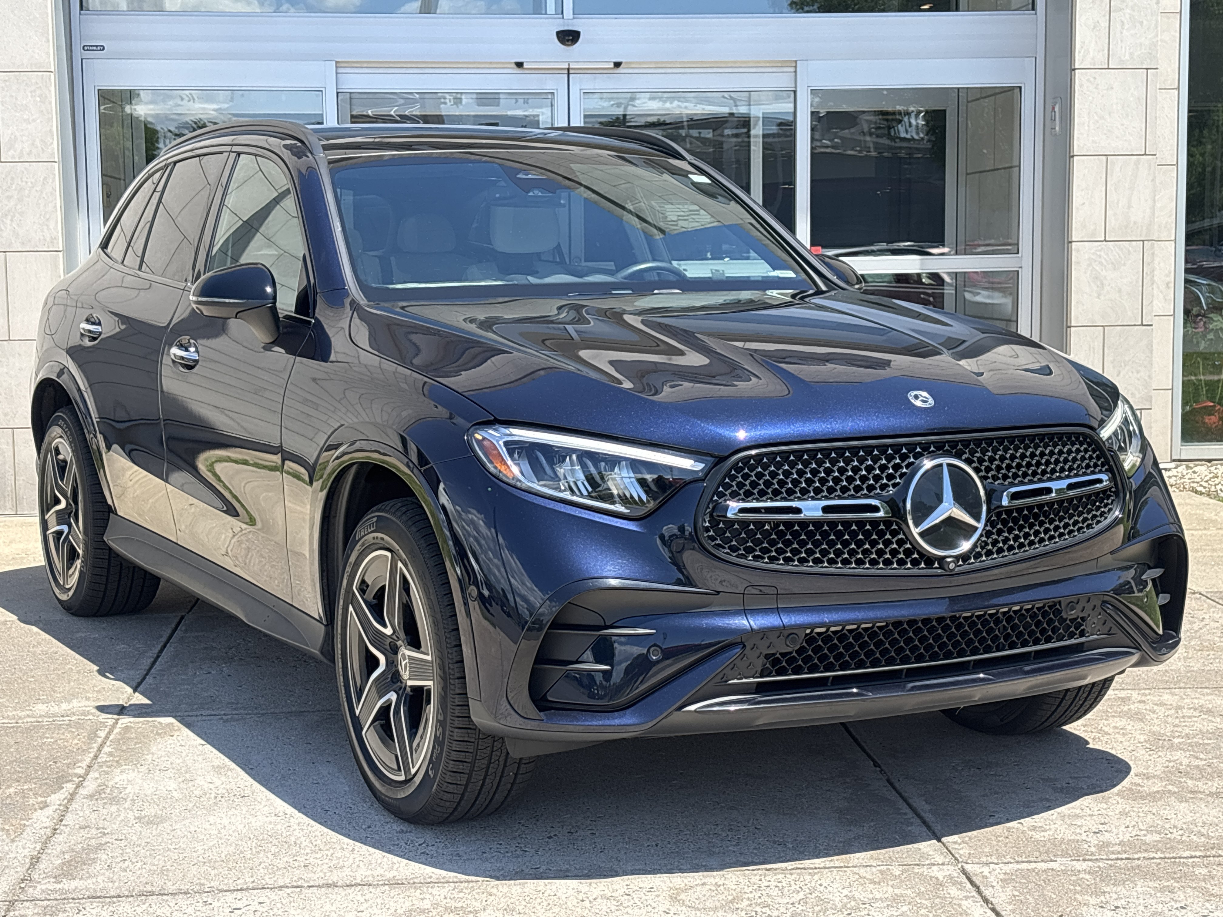 Used 2023 Mercedes-Benz GLC 300 4MATIC image 2