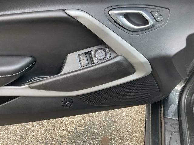 Used 2018 Chevrolet Camaro SS image 21