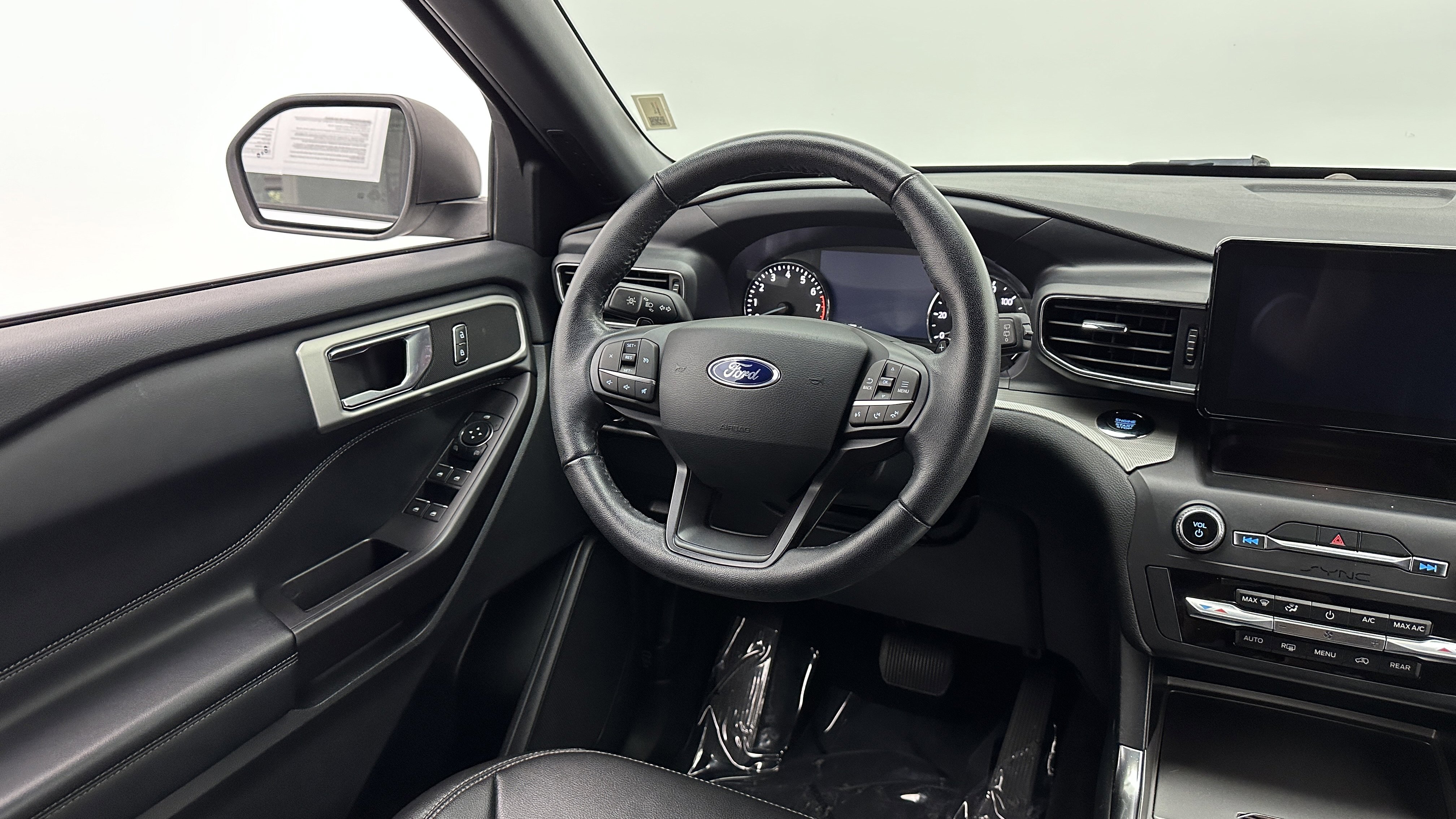 Used 2020 Ford Explorer XLT w/ Equipment Group 202A image 25